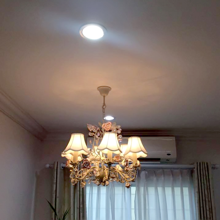 งานเปลี่ยนหลอดไฟลเป็น LED ทั้งหลัง มีฟิกซ์บริการให้คุณโอ๊ด ช่างซ่อมบำรุง ช่างไฟ